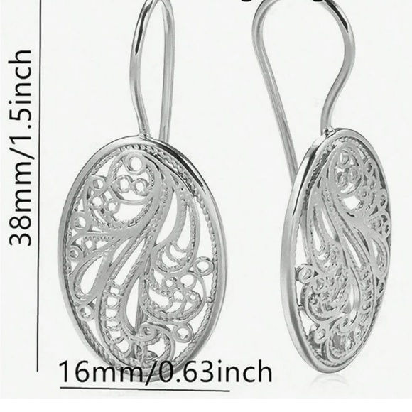 Any 4/$25! Silver Oval Filigree Elegant Earrings - Picture 3 of 5